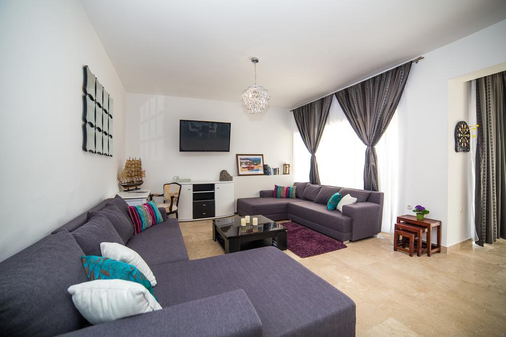 Holiday Home White House Podstrana Luaran gambar