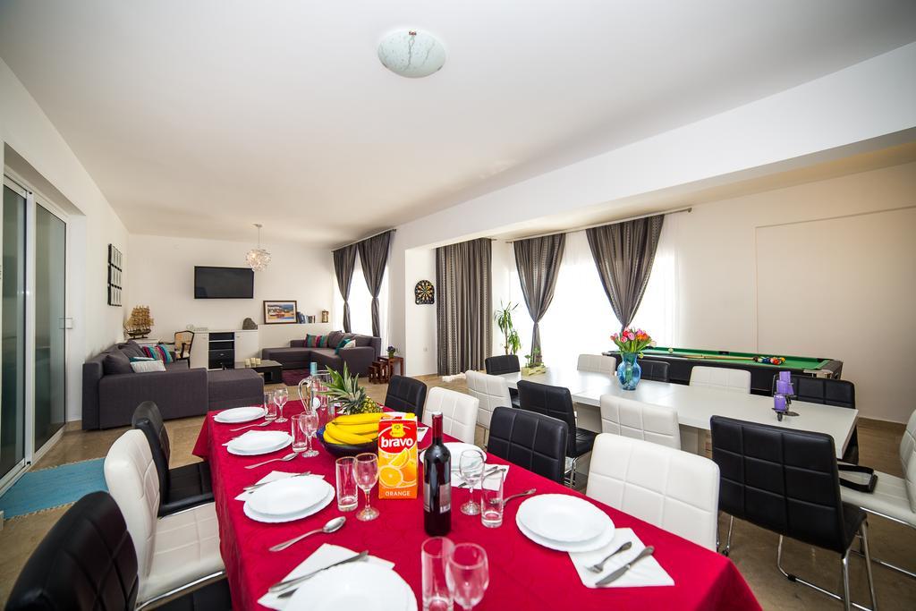 Holiday Home White House Podstrana Luaran gambar