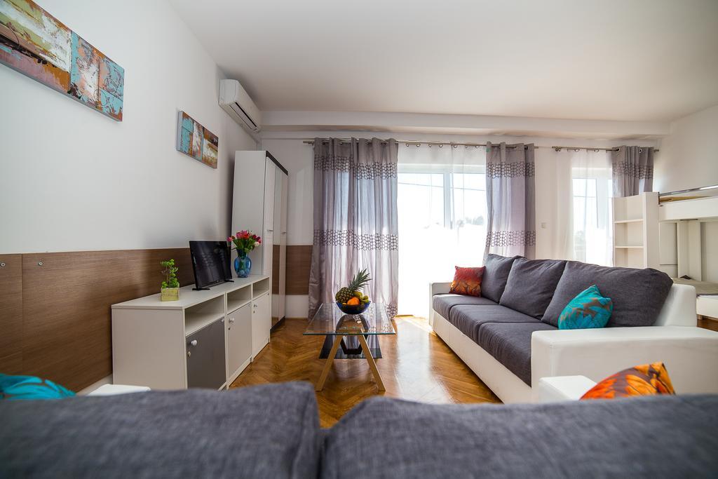 Holiday Home White House Podstrana Luaran gambar
